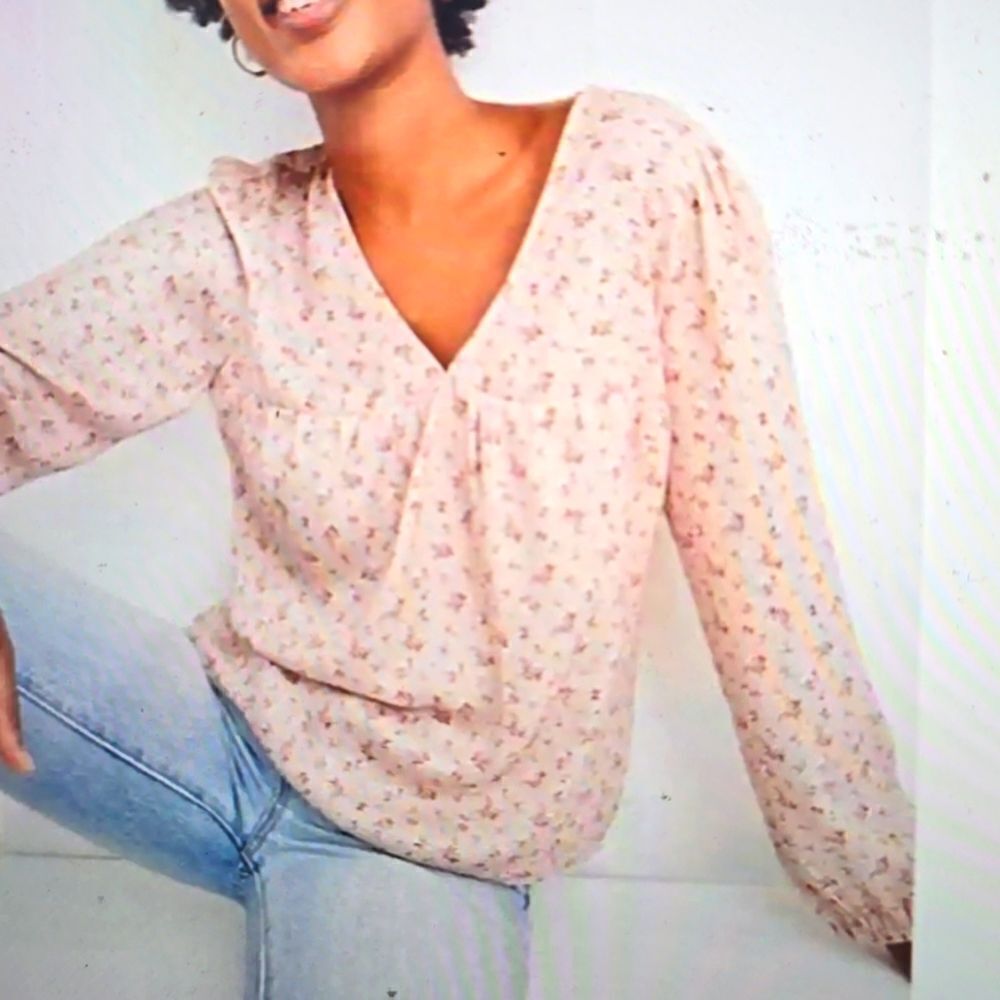 Madewell Satin Puff-Sleeve V-Neck Top in Baby’s Breath Size M